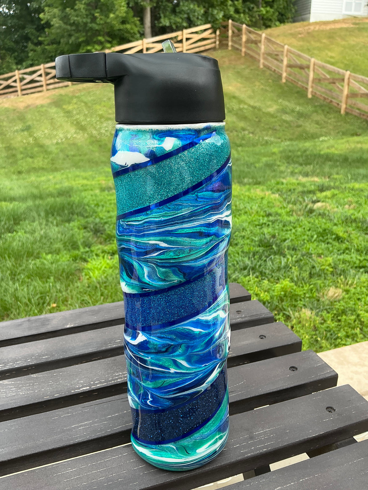 32 oz Tipsy Hydro Hombre Glitter Base with Blue Swirl & Pinstripes