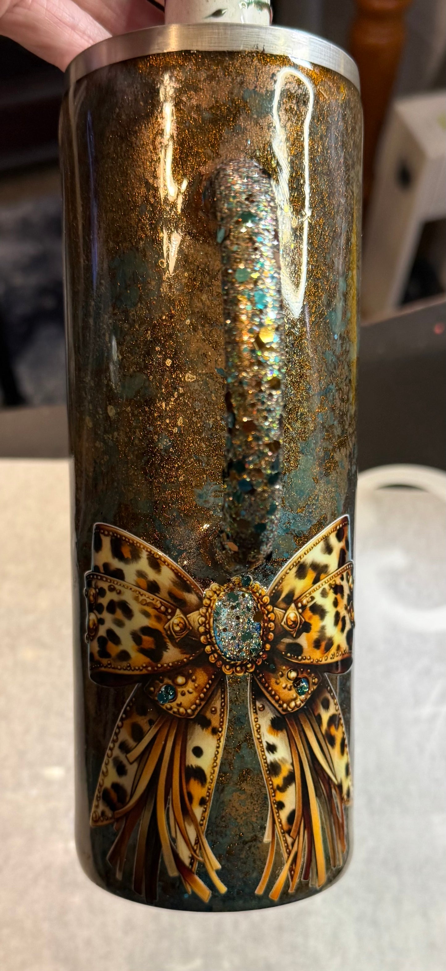 #718. 20 oz Tipsy with a Glittered Handle Western Patina and a Bow Decal