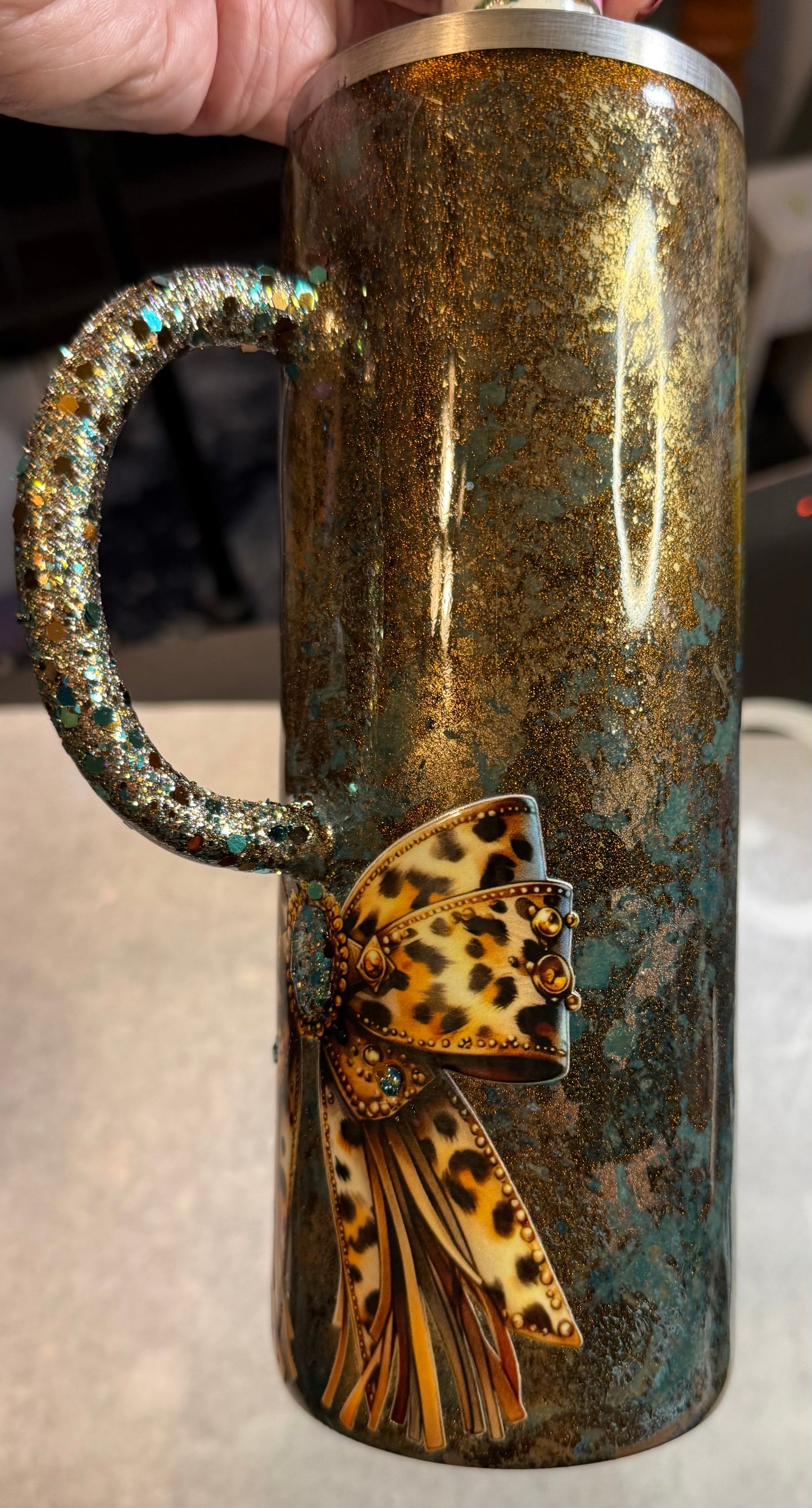#718. 20 oz Tipsy with a Glittered Handle Western Patina and a Bow Decal