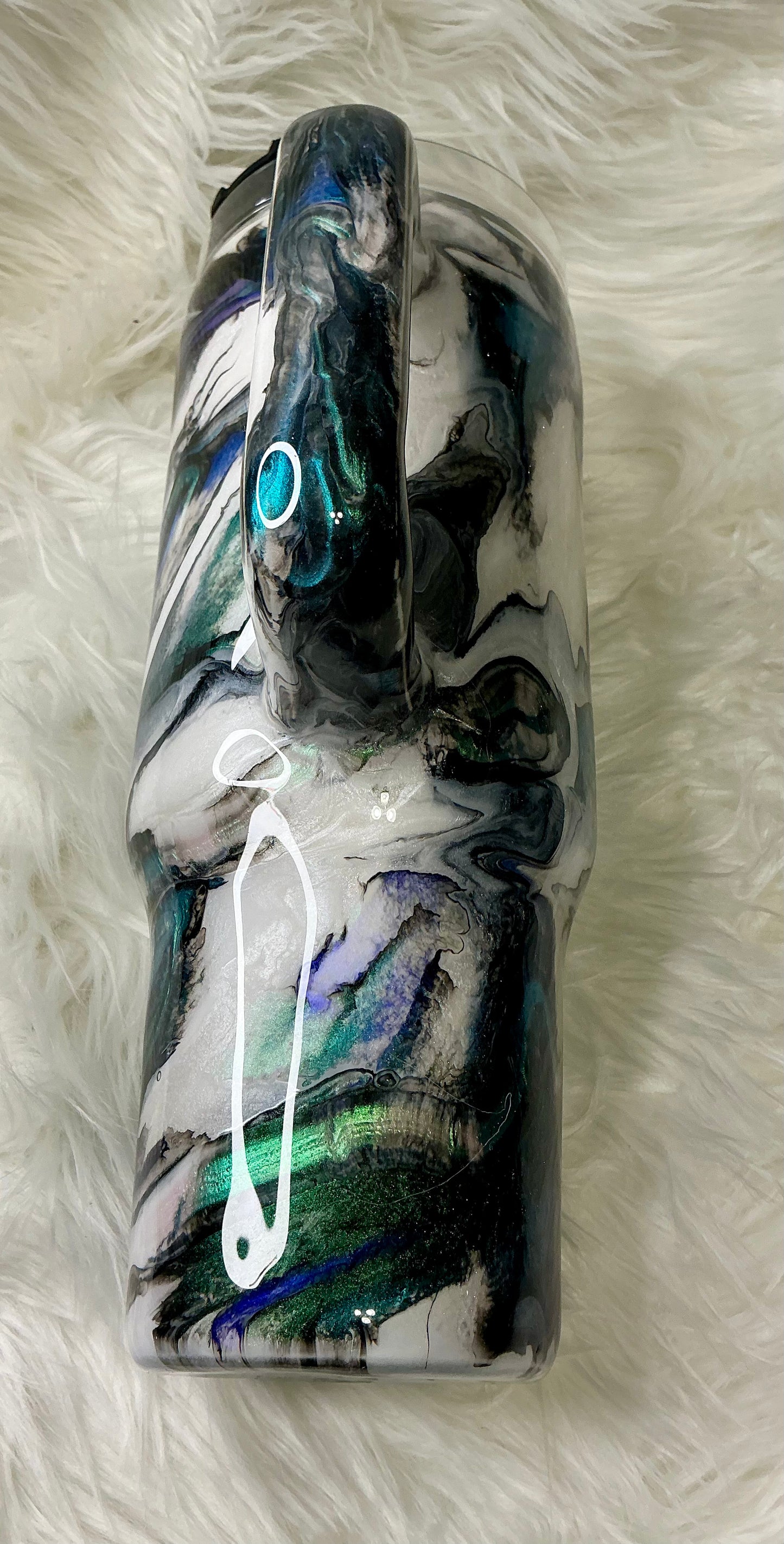 #677. 40 oz Traveler Shovonn Opal with GLOW
