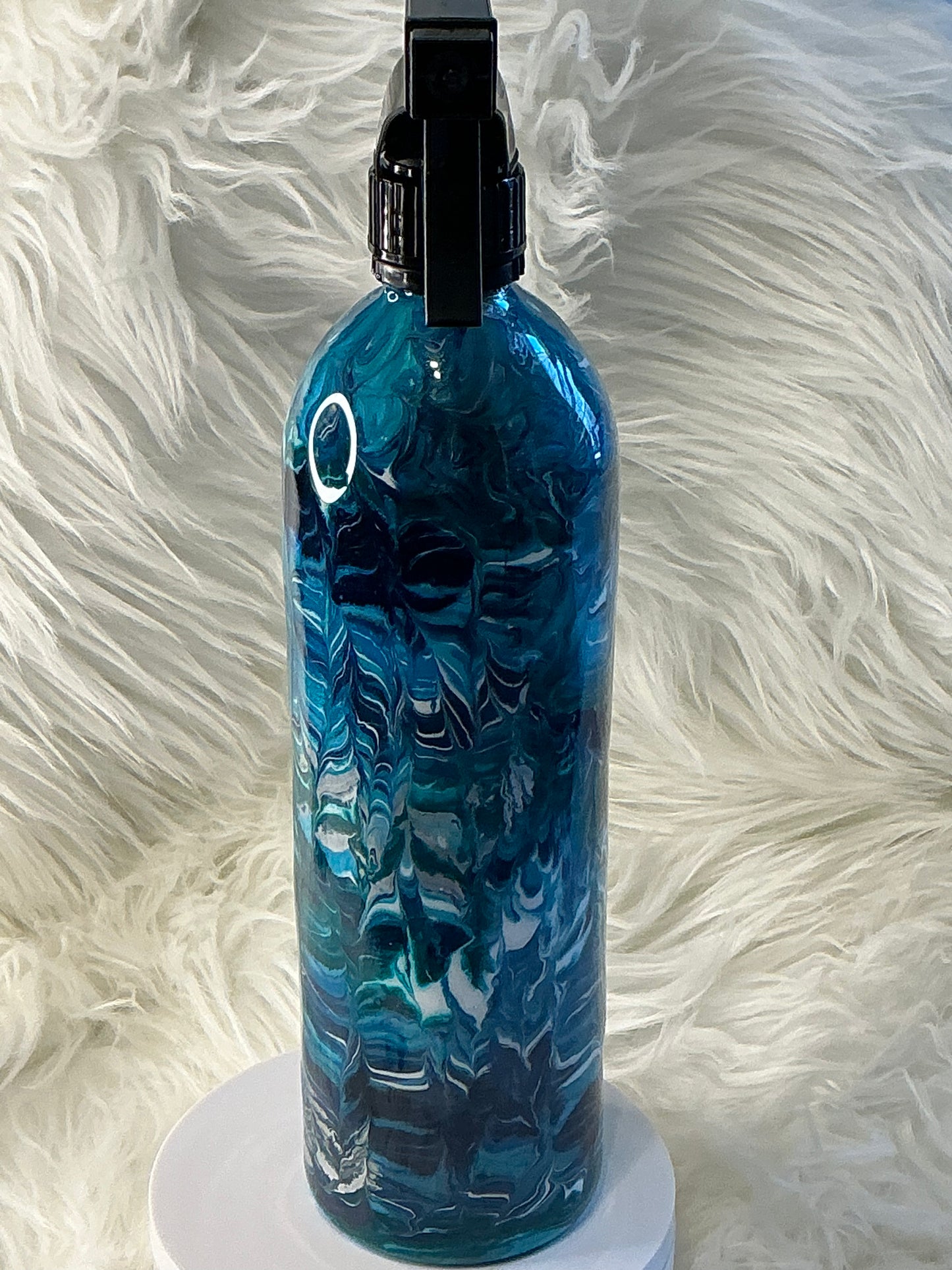 670. 20 oz Spray Bottle in Blues