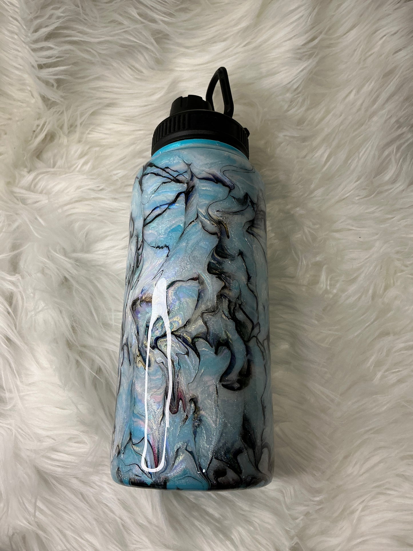 #675. 32 oz Hydro - Abalone in Pastels on a Teal Base