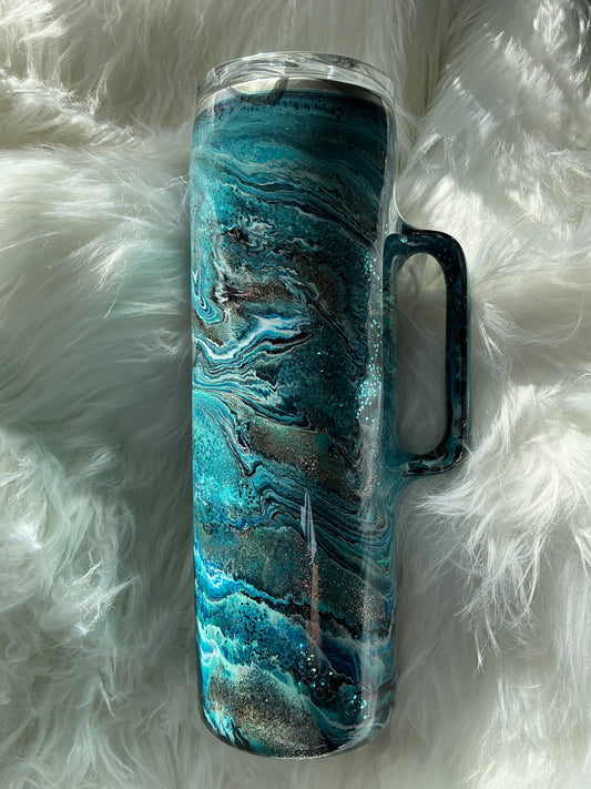 #23.   30 oz Hoggdle tumbler with Shades of Blue Blurred Lines