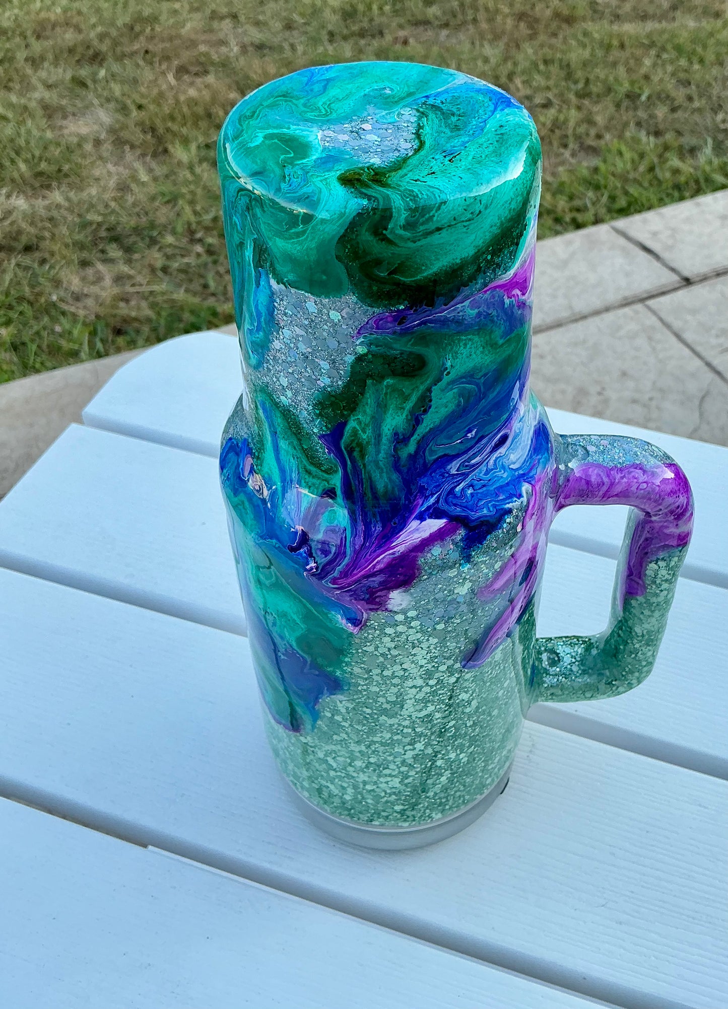 #714. 40 oz Glitter Hombre Base With Ink Swirl