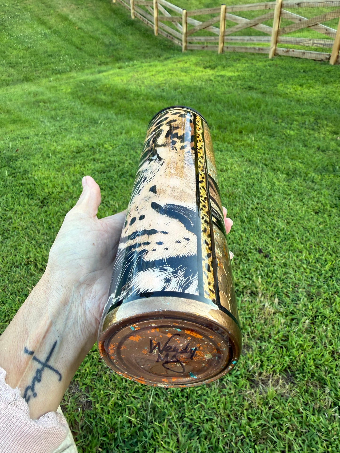 32 oz Tipsy Prey Leopard - Multimedia