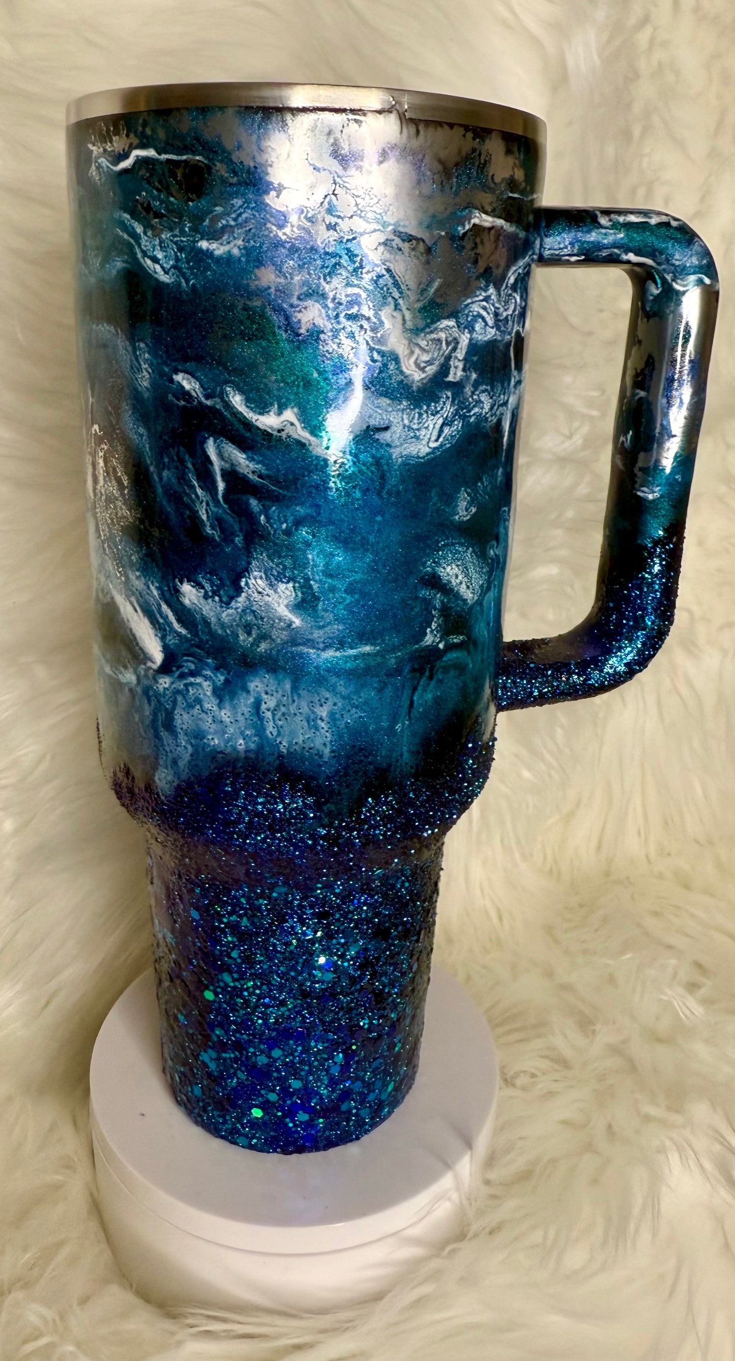 #709. 40 oz Traveler The Salty Bitch with a Glitter Hombre
