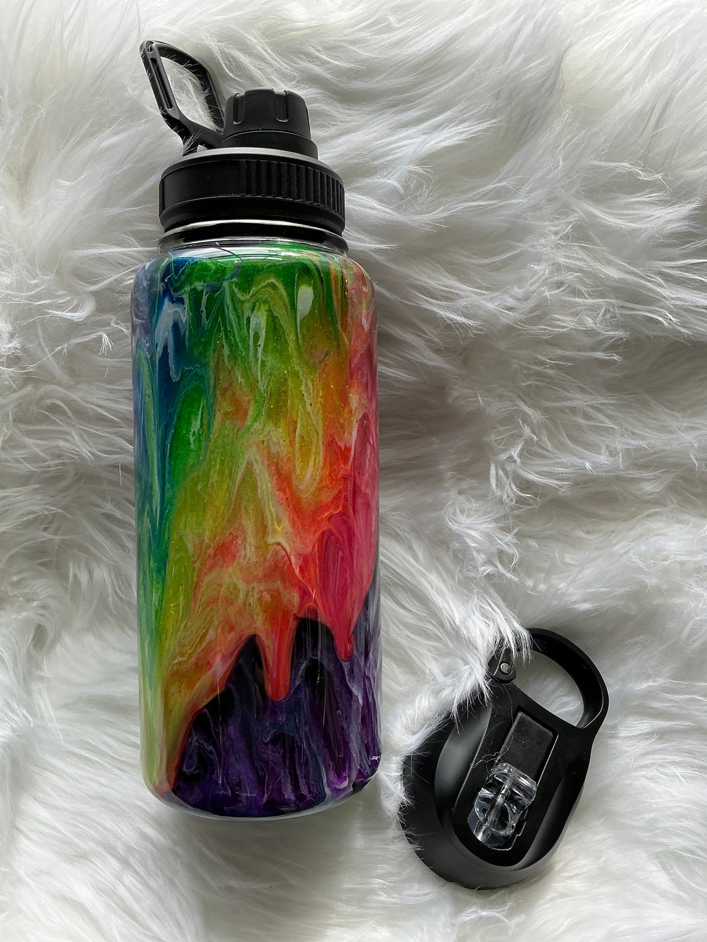 #30.   32 oz Duo Hydro Bottle with a Sunburst and Rainbow base