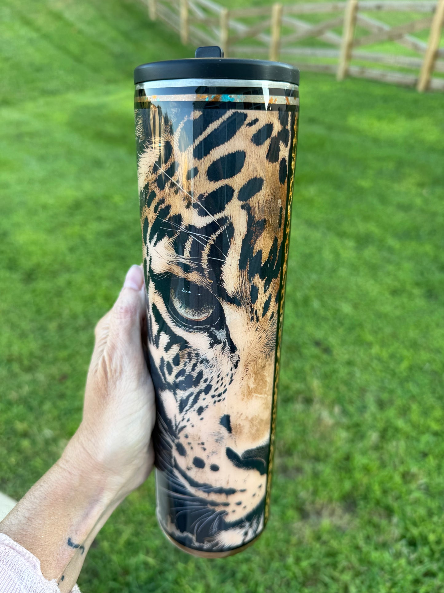 32 oz Tipsy Prey Leopard - Multimedia