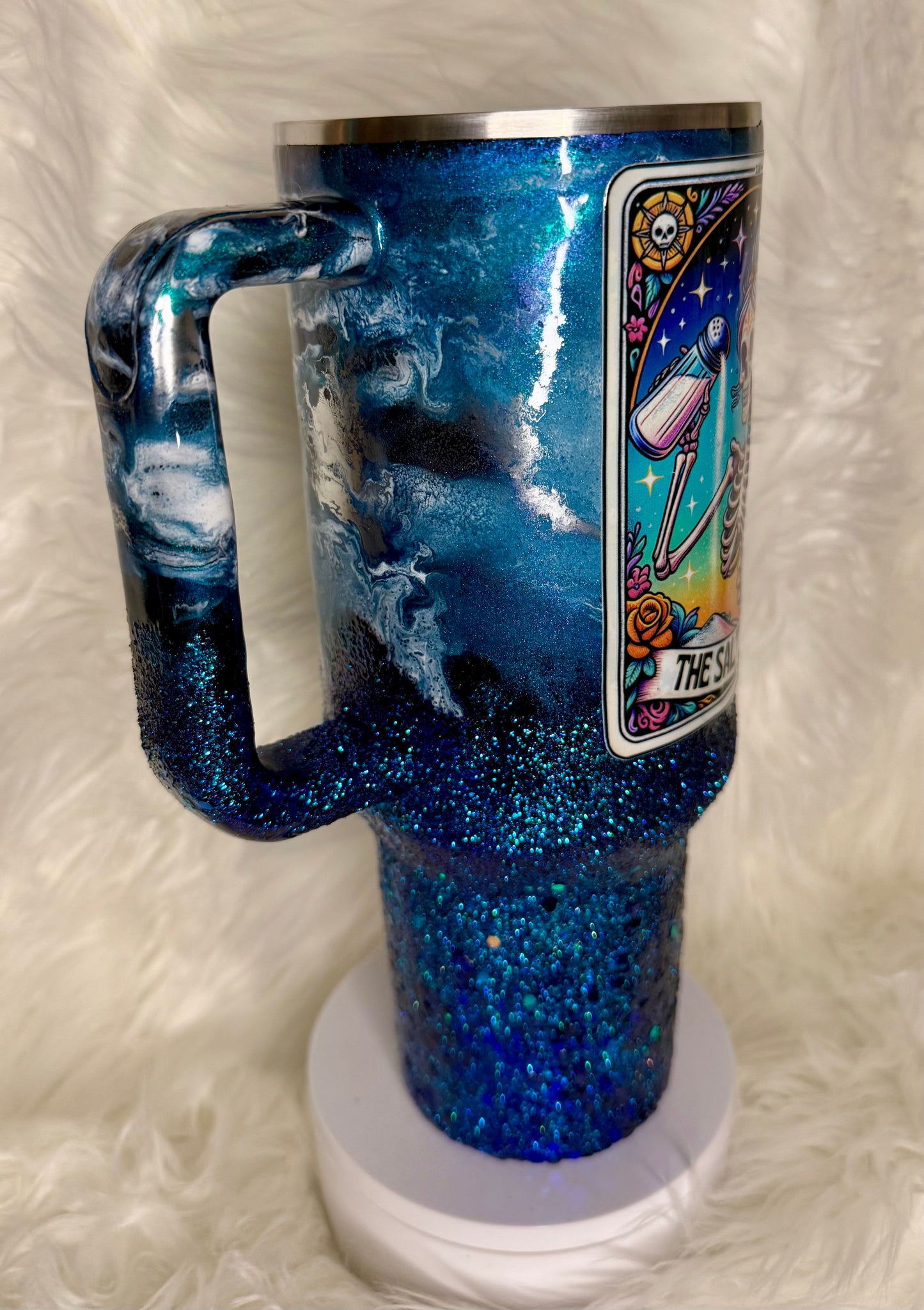 #709. 40 oz Traveler The Salty Bitch with a Glitter Hombre