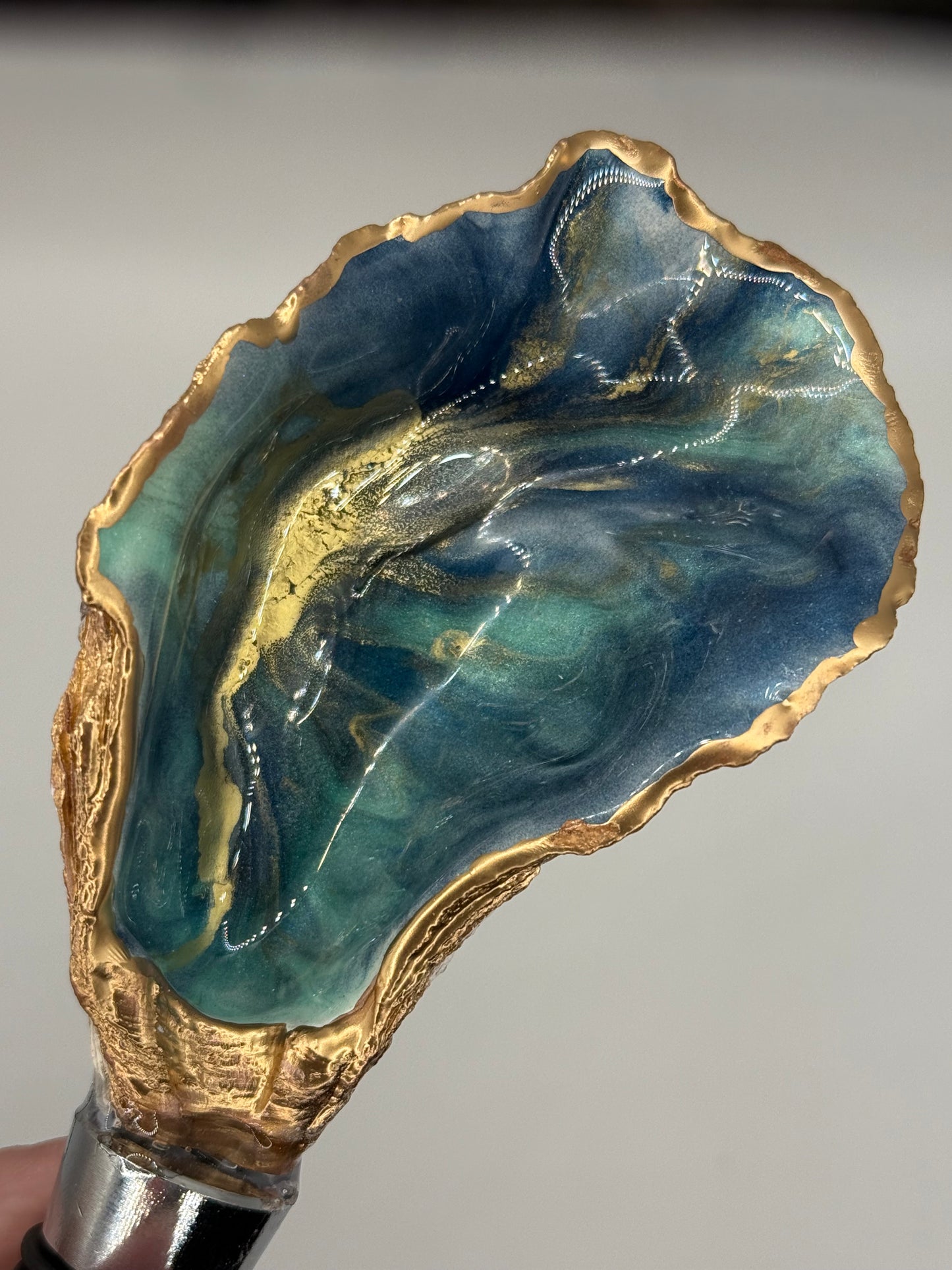 Wine Stopper - Oyster Shell w/ Blue & Green Ocean Theme