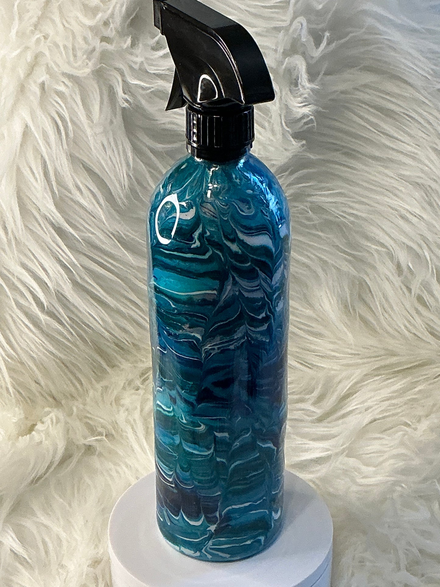 670.   20 oz Spray Bottle in Blues
