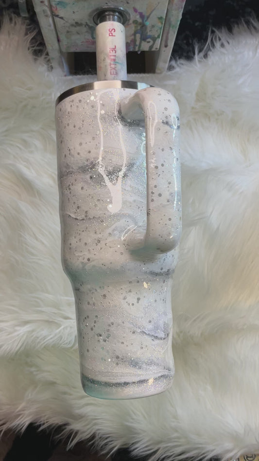 #3.  40 oz Traveler with a White Blurred Lines Technique